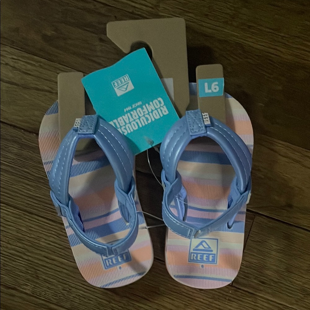 NWT Reef Kids Striped flip flops